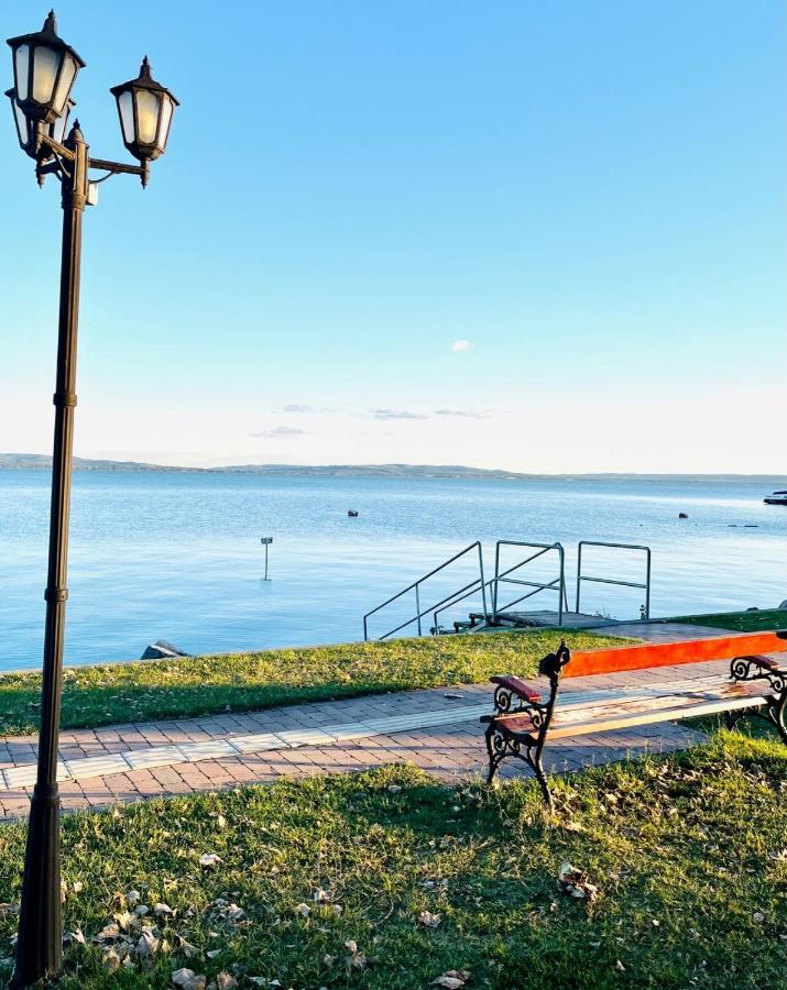 Aranygesztenye Apartmanhaz Balatonudvari Eksteriør billede
